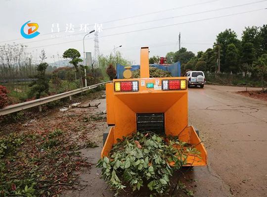 昌達環(huán)保樹枝粉碎機使用現(xiàn)場.jpg