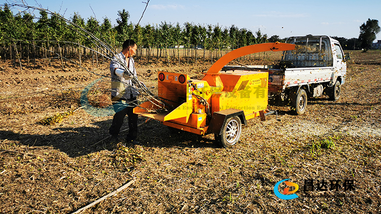 河南昌達(dá)HC-6130型樹(shù)枝粉碎機(jī)新疆客戶(hù)使用現(xiàn)場(chǎng)，樹(shù)枝粉碎機(jī)實(shí)體廠(chǎng)家！