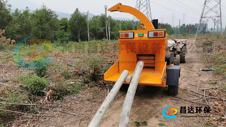 安徽黃山6145型樹枝粉碎機(jī)客戶使用現(xiàn)場
