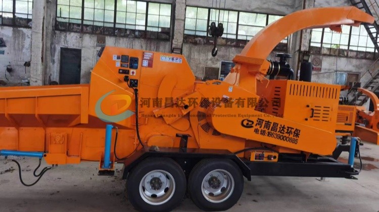 內(nèi)蒙古客戶訂購hc-6175大型移動檸條粉碎機2.jpg