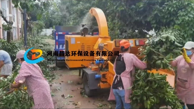 河南昌達HC-6145樹枝粉碎機浙江杭州客戶現(xiàn)場2.jpg