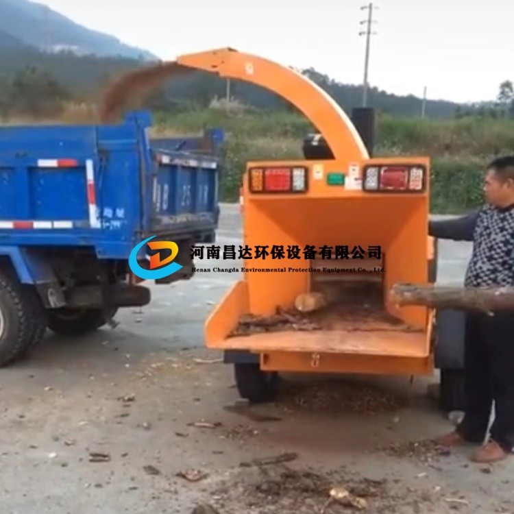 河南昌達(dá)HC-6145樹(shù)枝粉碎機(jī)河南信陽(yáng)客戶(hù)使用現(xiàn)場(chǎng).jpg