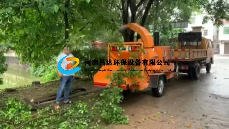 河南昌達(dá)HC-6145園林綠化樹(shù)枝粉碎機(jī)福建福州客戶(hù)使用現(xiàn)場(chǎng)