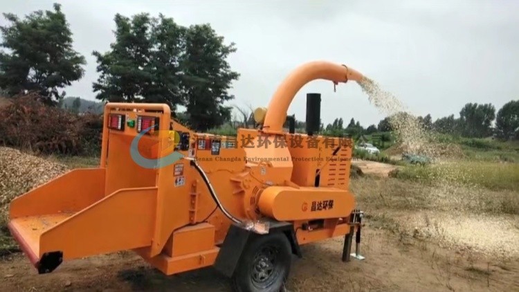 河南昌達(dá)HC-6145園林綠化樹枝粉碎機(jī)山東威海客戶使用現(xiàn)場